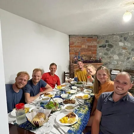 Oda ve Kahvaltı Bujtina Brahim Selimaj *